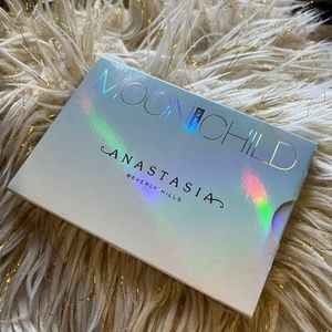 Anastasia Beverly Hills MoonChild Glow KitAnastasia Beverly Hills MoonChild Glow